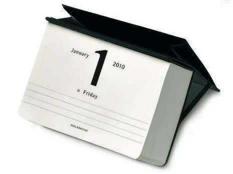 104) Desk calendar