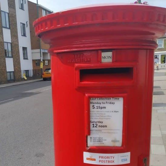 Buzón en una calle de Londres