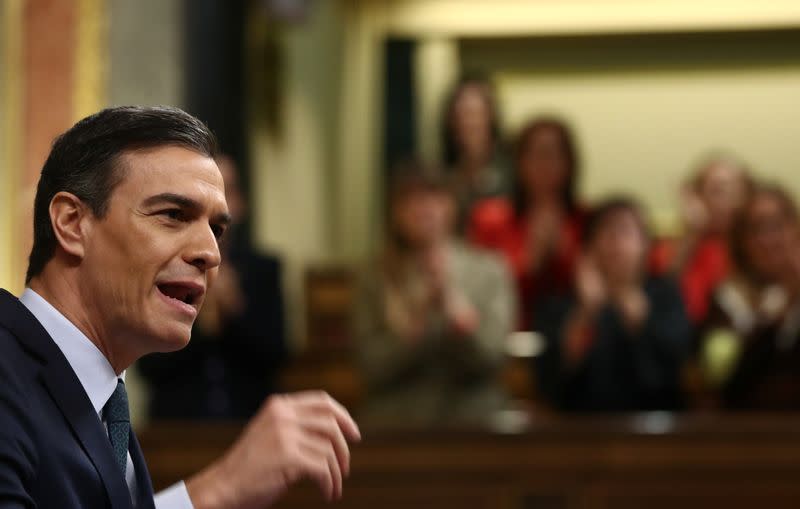 El presidente del Gobienro en funciones, Pedro Sánchez, habla durante el debate de investidura en el Congreso de los Diputados en Madrid, España, el 5 de enero de 2020