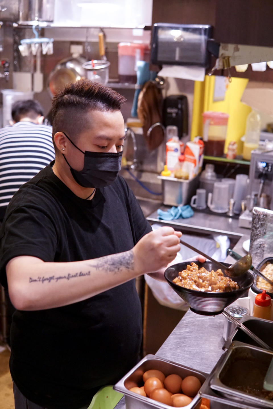 【旺角美食】旺角café專請年青人唔介意零經驗 背後原因感人 店名有意思