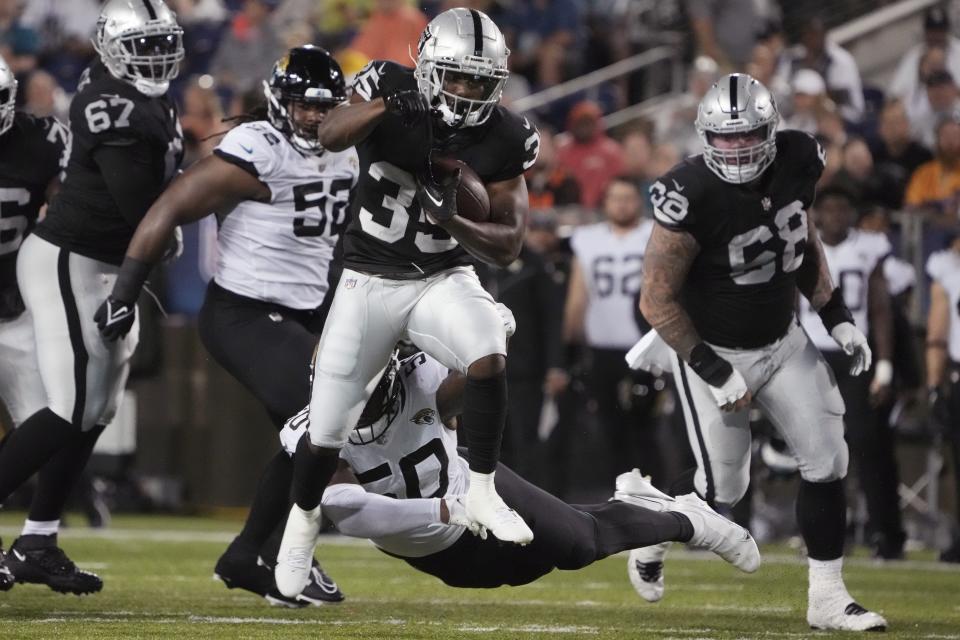 Las Vegas Raiders running back Zamir White (35) runs the ball against the Jacksonville Jaguars during the Hall of Fame Game.