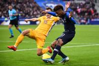 Il reste encore trente minutes aux Bleus pour l'emporter. Même si les attaques des Français sont de plus en plus tranchantes, la défense moldave fait front, avec une défense très basse. Les tricolores vont-ils réussir à percer le verrou ? (crédit AFP)