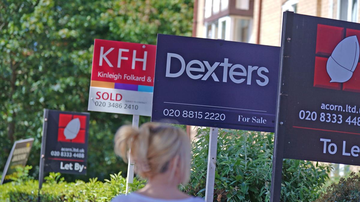 UK house price growth stabilises as rents continue to rise at ‘breathtaking’ rates