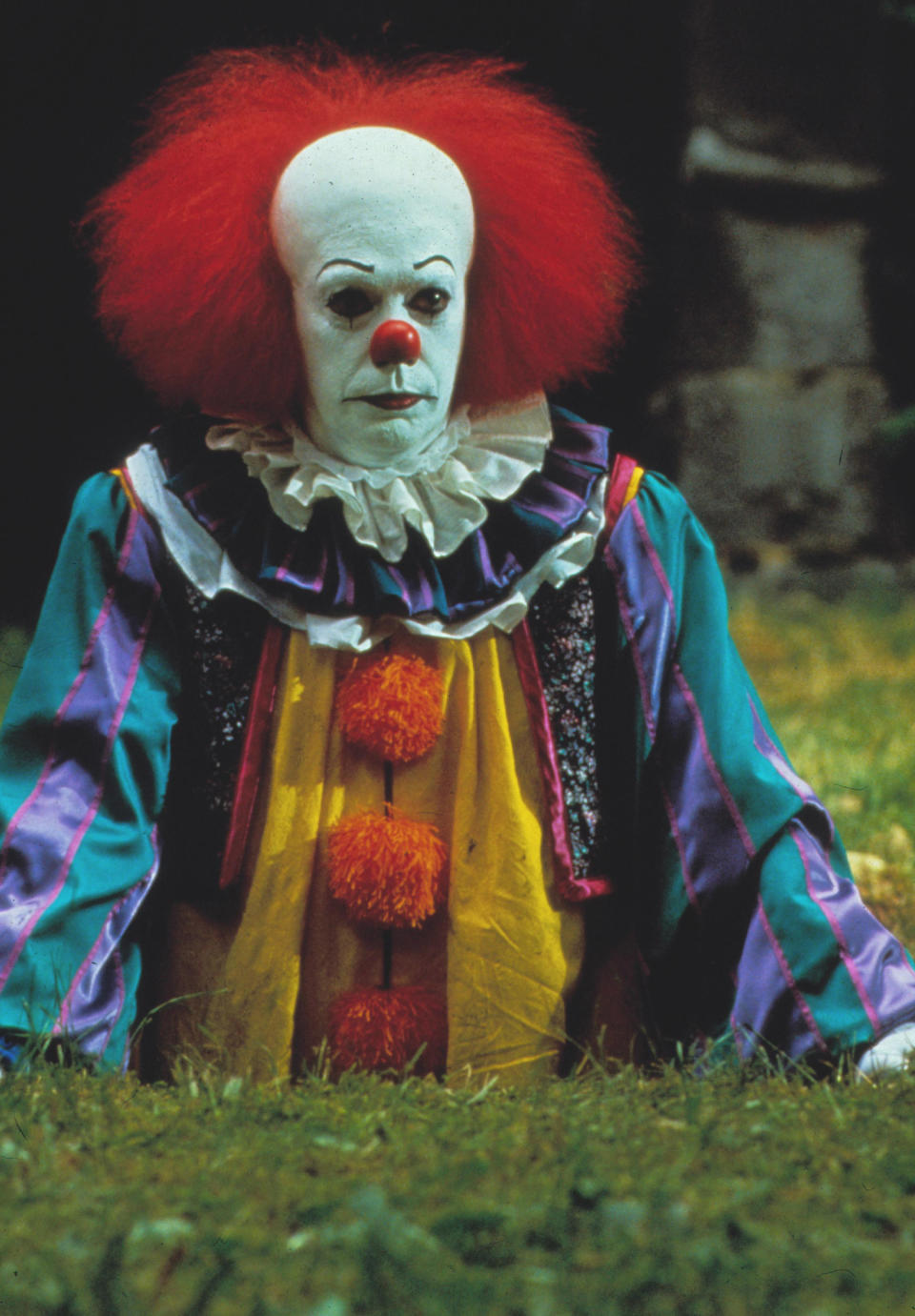 Clowns sind immer lustig und bringen einen zum Lachen? Spätestens seit Stephen King's "Es" denkt das keiner mehr so schnell. Mit roten Locken, weißem Make-up und spitzen Zähnen verbreitete Pennywise Angst und Schrecken und ging auf Kinderjagd. (Bild-Copyright: Moviestore Collection/REX)