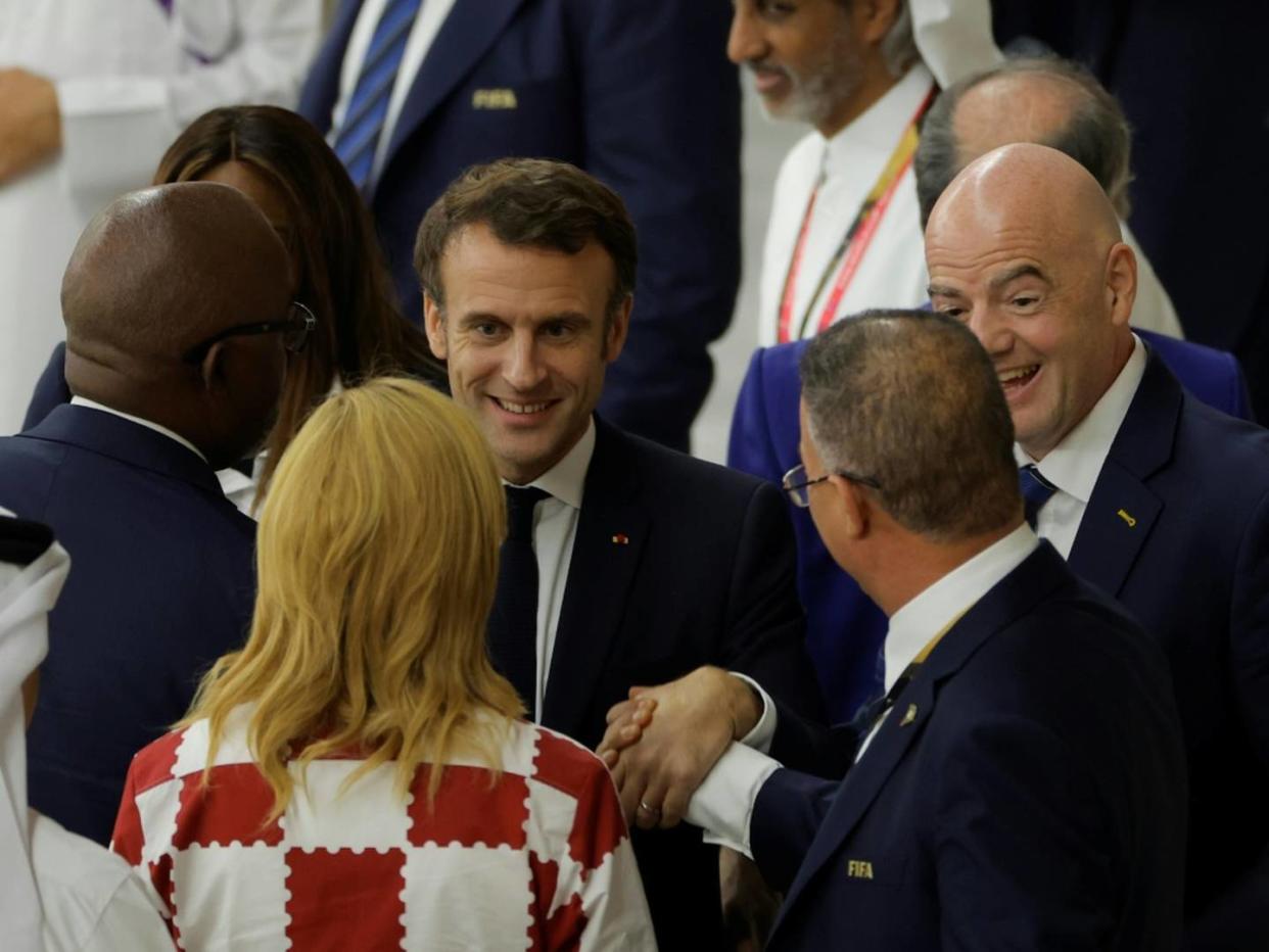 Präsident Macron fordert: „Jetzt den Pokal!“