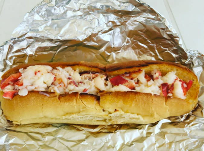 Connecticut: Lobster Roll