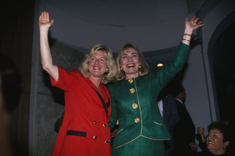 Hillary Clinton in a green suit (with Tipper Gore in red) in 1992