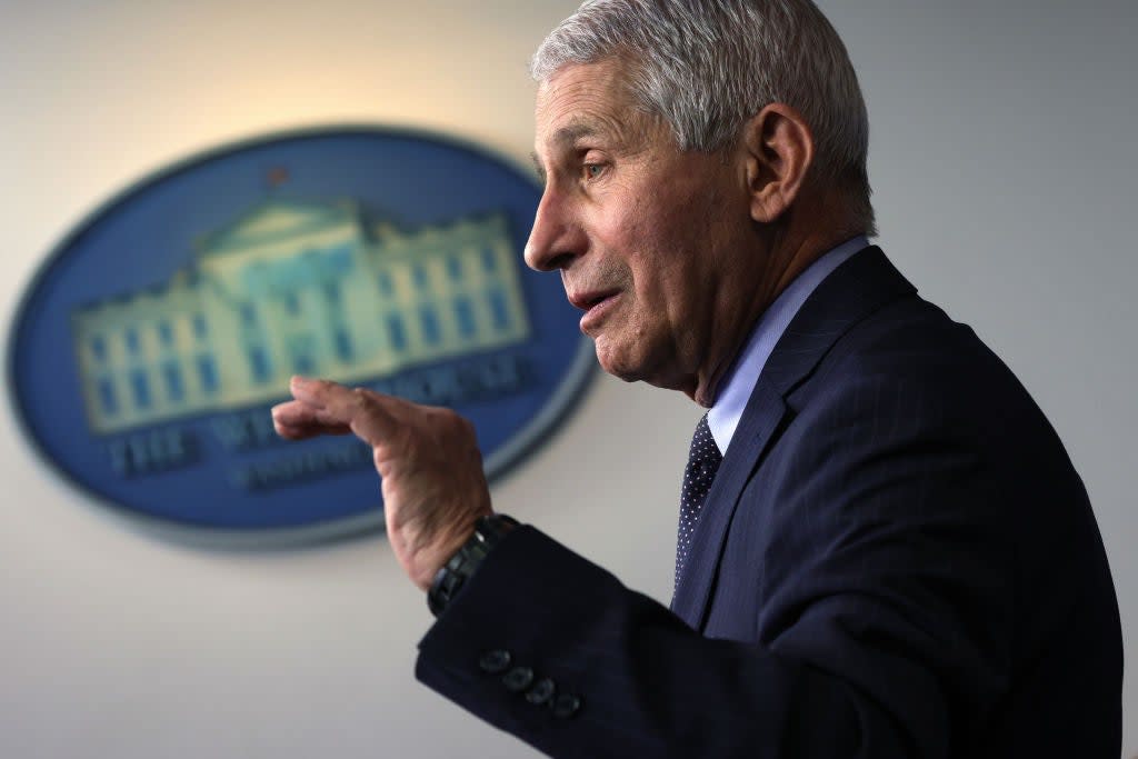 <p>WASHINGTON, DC - 21 DE ENERO: El Director del Instituto Nacional de Alergias y Enfermedades Infecciosas, el Dr. Anthony Fauci, habla durante una conferencia de prensa en la Casa Blanca, dirigida por la Secretaria de Prensa de la Casa Blanca, Jen Psaki, en la Sala de Prensa James Brady de la Casa Blanca el 21 de enero. , 2021 en Washington, DC. Psaki celebró su segunda rueda de prensa desde que el presidente Joe Biden asumió el cargo ayer. </p> (Foto de Alex Wong / Getty Images)