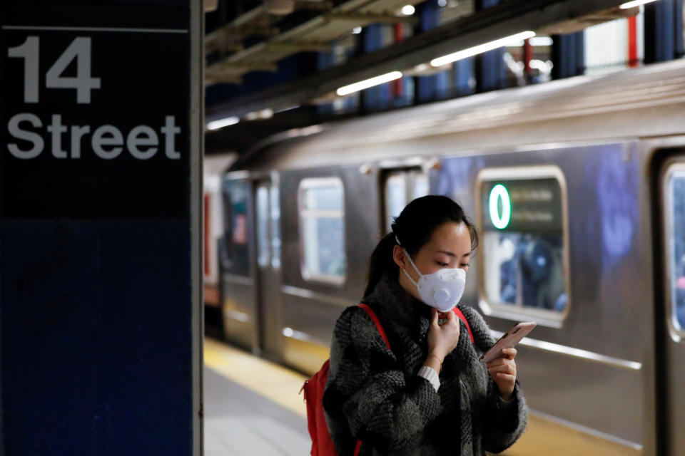 A woman wears a face mask as she waits on the subway after the first confirmed case of coronavirus was annoucned in New York State in Manhattan borough of New York City, New York, U.S., March 2, 2020. REUTERS/Andrew Kelly