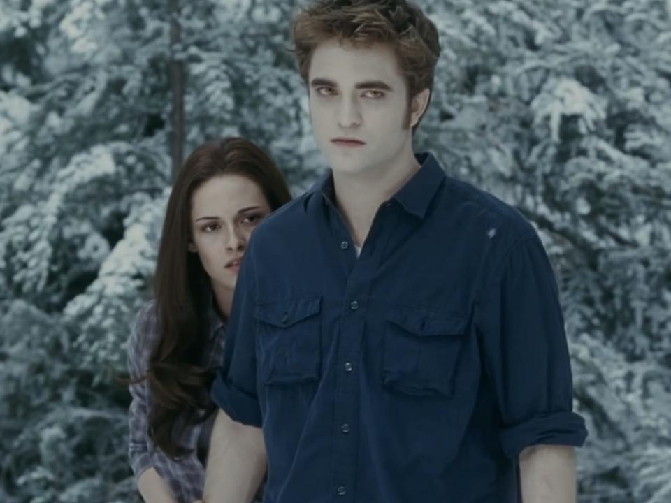 bella standing behind edward outside in the snow in twilight eclipse