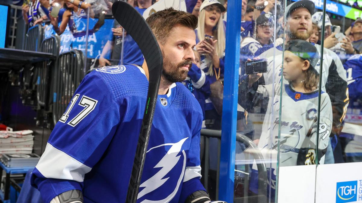 It's always sweater weather for Tampa Bay Lightning fans