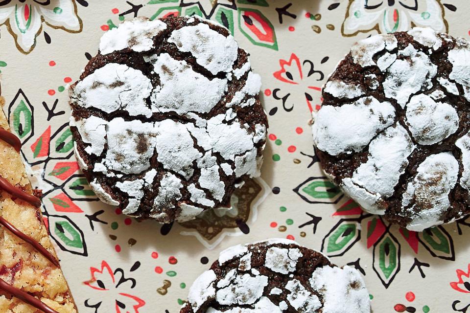 Chocolate-Peppermint Crackle Cookies