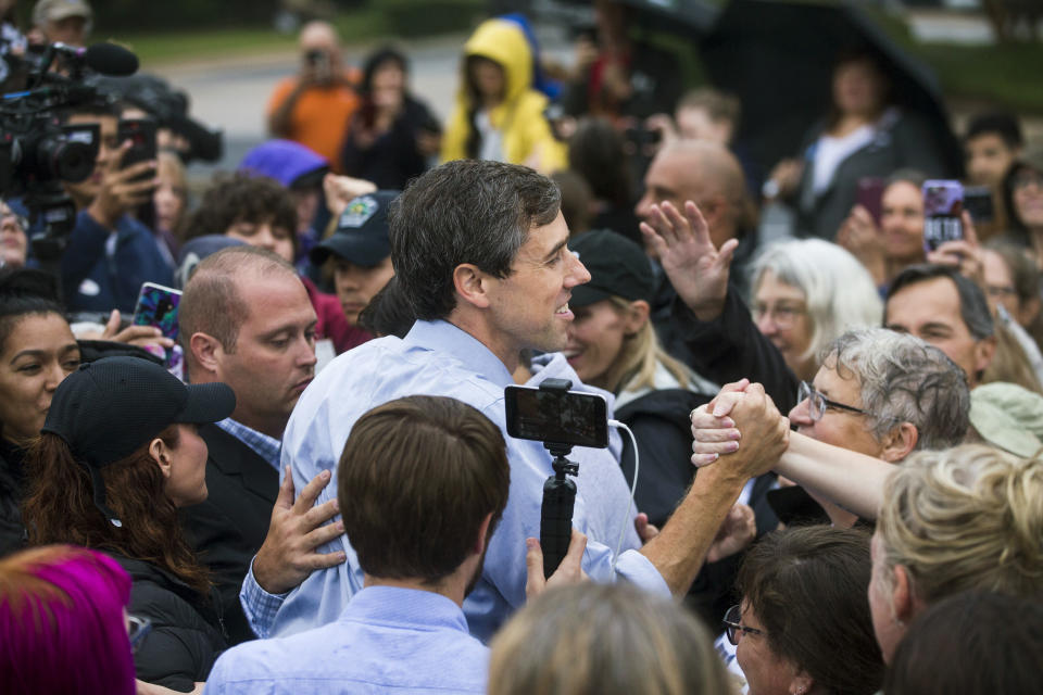 <span class="s1">Beto O’Rourke greets fans at a pop-up event at an Austin Community College parking lot Wednesday. (Photo: Amanda Voisard/American-Statesman via AP)</span>