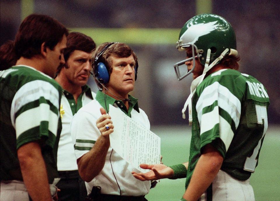 Ron Jaworski talks with Eagles head coach Dick Vermei during a game in 1981.