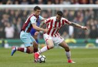 Britain Football Soccer - Stoke City v West Ham United - Premier League - bet365 Stadium - 29/4/17 Stoke City's Geoff Cameron in action with West Ham United's Jonathan Calleri Action Images via Reuters / Carl Recine Livepic