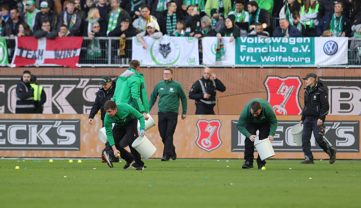 Fanprotest beim Spiel zwischen VfL Wolfsburg und Borussia Dortmund. (Bild: Jürgen Fromme - firo sportphoto/Getty Images)