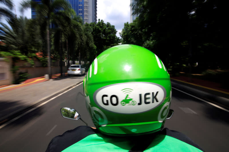 A Go-Jek rider in Jakarta. (File photo: Reuters/Beawiharta)