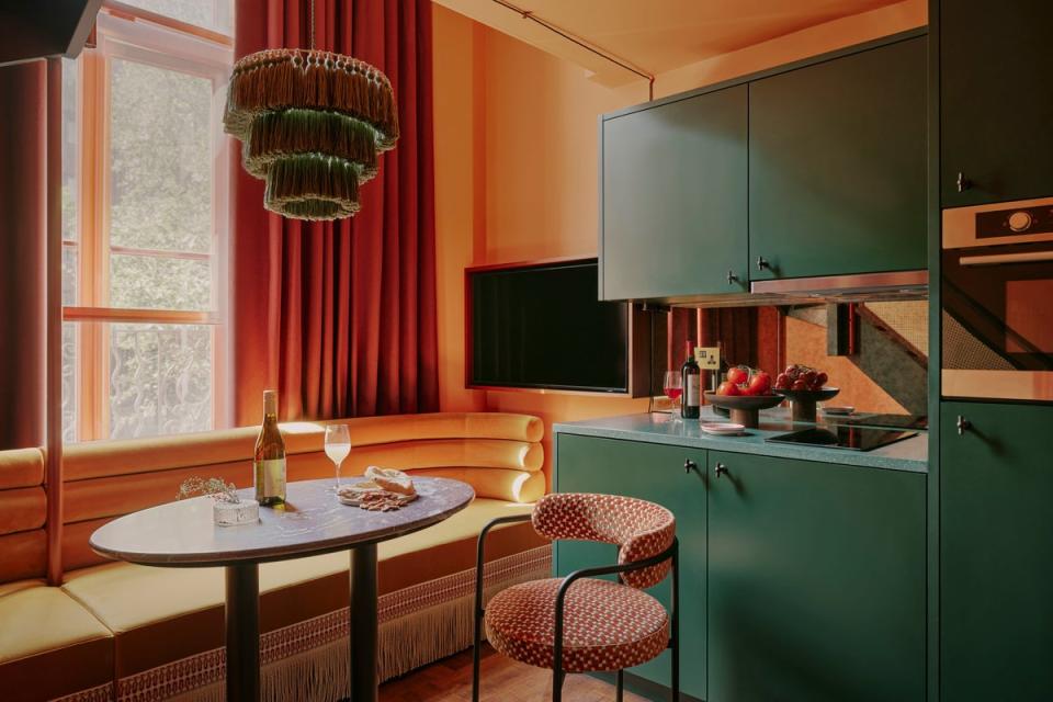 Licks of coral and teal paintwork accent home-from-home-feeling self-catering kitchens (Kensington Leverne)
