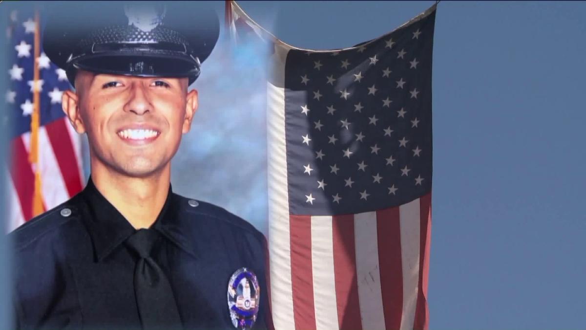 Off-Duty LAPD Officer Is Killed in Possibly Gang-Related Shooting at L ...