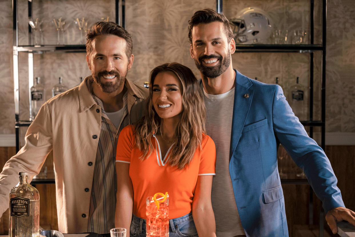 Jessie James Decker and her husband, Eric Decker, appear in a Father's Day ad for Ryan Reynolds' famous drink 