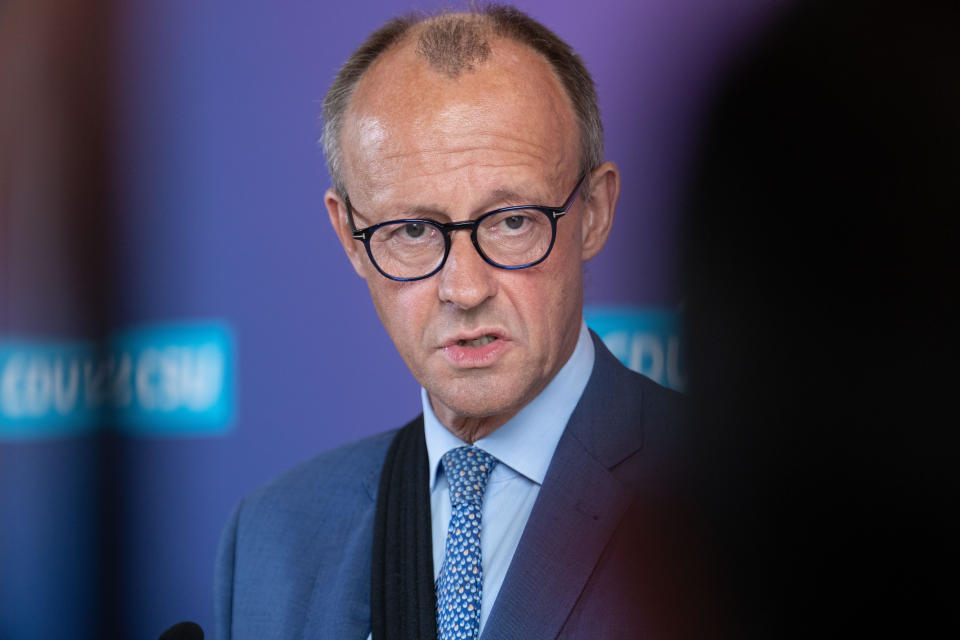 CDU-Chef Friedrich Merz (66) will auf dem Parteitag am Freitag und Samstag in Hannover Ideen vorstellen, wie Bürger entlastet werden sollen. - Copyright: picture alliance / Flashpic | Jens Krick