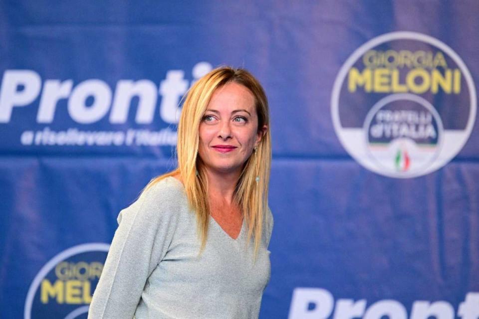 Leader of Italian far-right party Fratelli d'Italia (Brothers of Italy) Giorgia Meloni arrives to address supporters during a rally to launch her campaign for general elections, in Ancona, central Italy, on August 23, 2022. - Italians head to the polls for general elections on September 25, 2022. Opinion polls put Giorgia Meloni's post-fascist Brothers on course to lead the eurozone's third largest economy, in a coalition with the ex-premier's Forza Italia and the anti-immigration Lega. (Photo by Vincenzo PINTO / AFP)