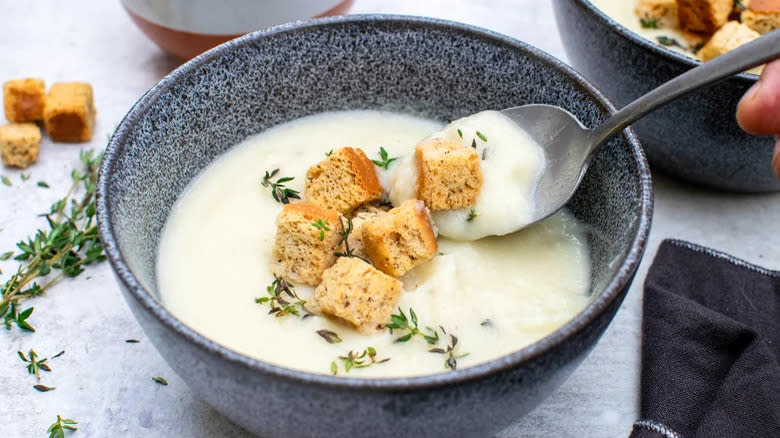 Cheesy Cauliflower Cheddar Soup