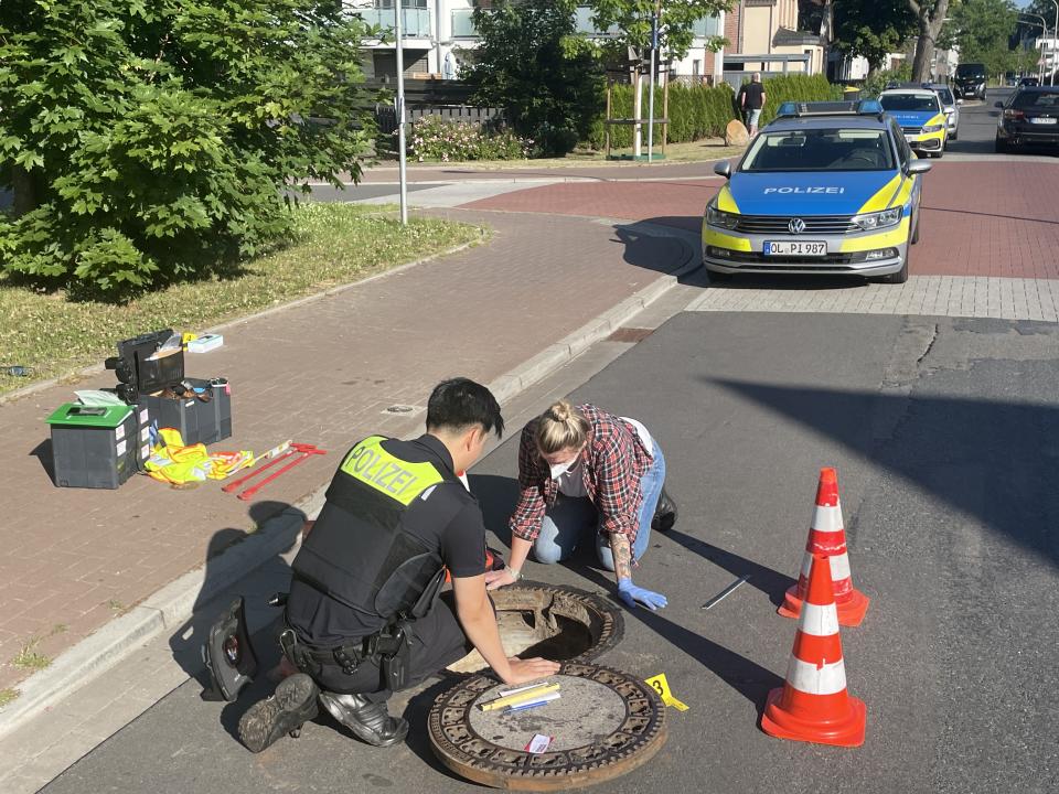 Der seit acht Tagen vermisste Achtjähriger aus Oldenburg ist lebend in einem Gully gefunden worden (Bild: Andre van Elten/dpa)