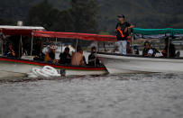 <p>Rescuers search for victims after a tourist boat sank with 150 passengers in the Guatape reservoir, Colombia, June 25, 2017. (Fredy Builes/Reuters) </p>