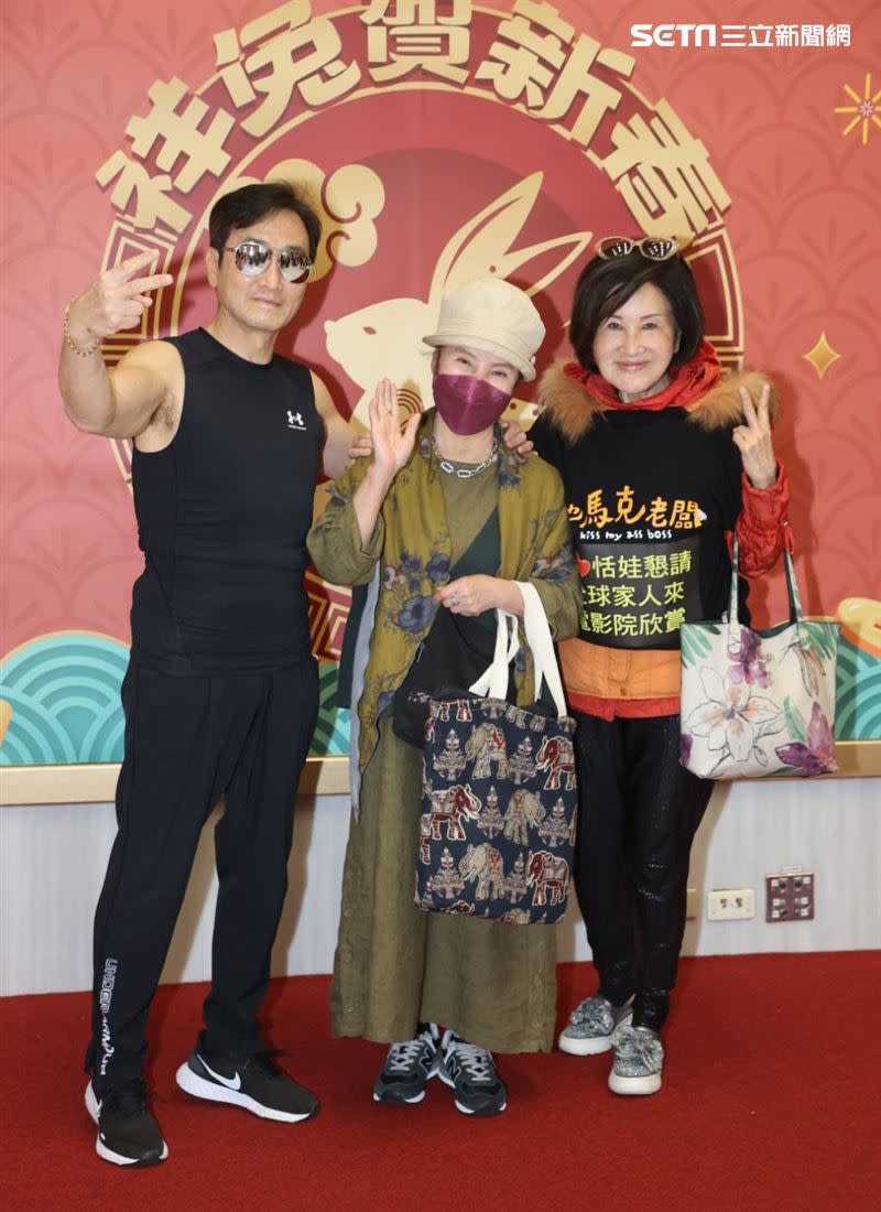 恬娃(圖右)10日出席「中華民國關懷藝人活動」。（圖／記者邱榮吉拍攝）