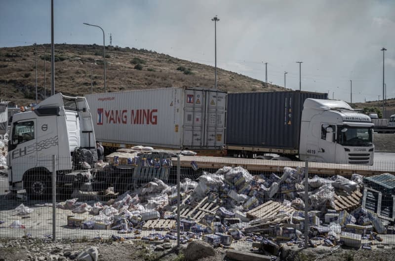 A general view of vandalized humanitarian aid trucks near the Tarqumiya Checkpoint, which were on their way to the Gaza Strip. Ilia Yefimovich/dpa