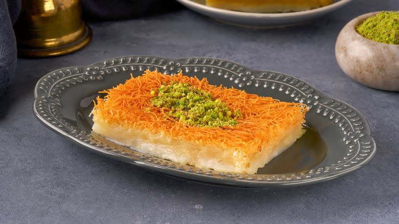 knafeh served on plate