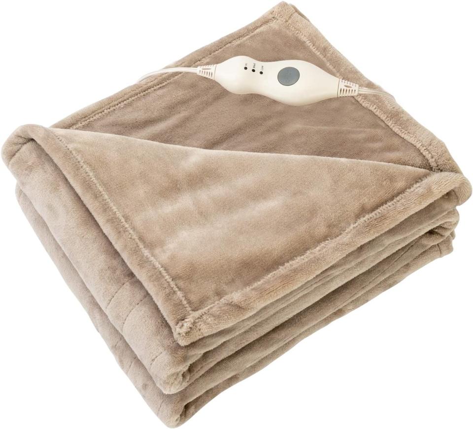 Tefici Electric Heated Blanket Throw in camel (Photo via Amazon Canada)