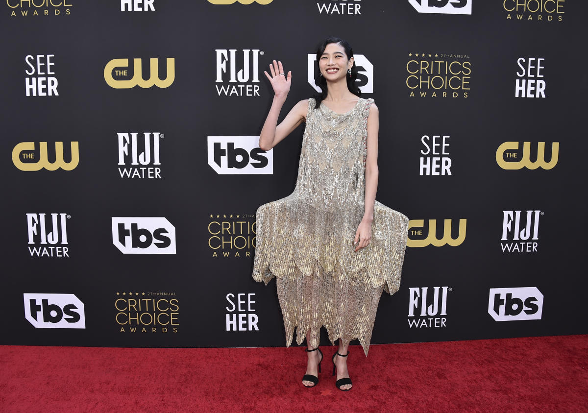 Hoyeon Jung Shines in Gold Dress & Heels at BAFTA Red Carpet 2023 –  Footwear News