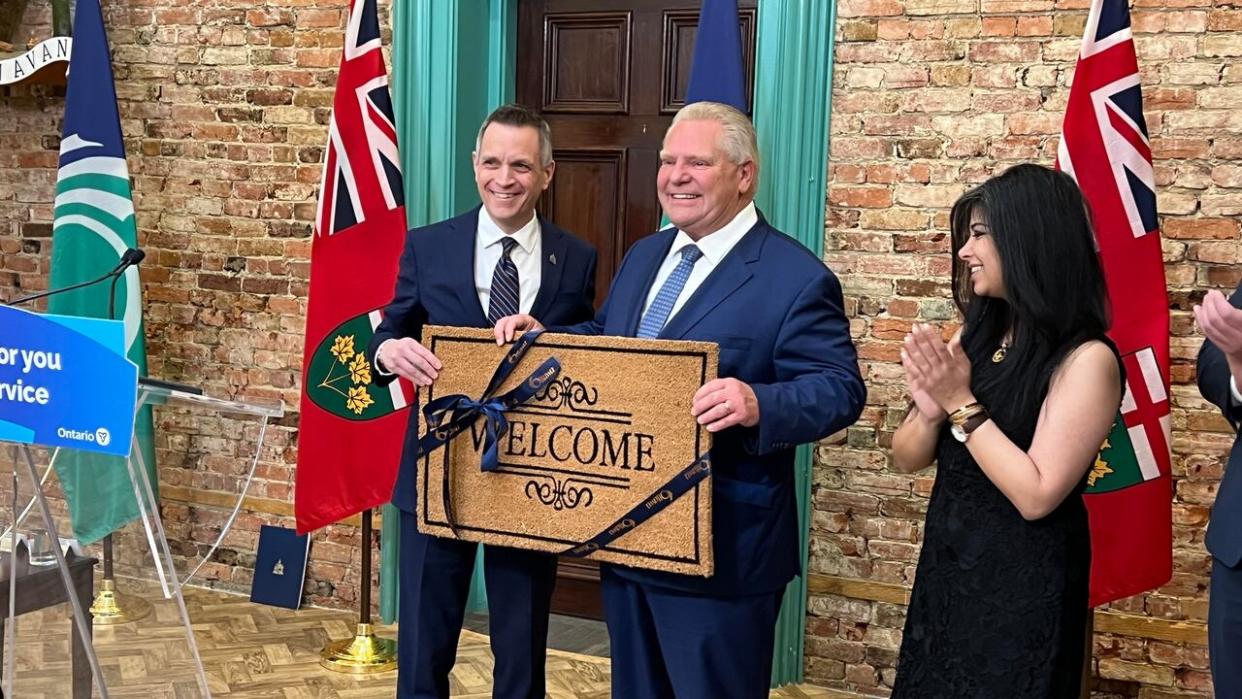 Premier Doug Ford visited Ottawa city hall on April 29 to announce his government's plan to open a new regional office in the capital. He's joined by Mayor Mark Sutcliffe, left, and Carleton MPP Goldie Ghamari, right. (Frédéric Pepin/Radio-Canada - image credit)