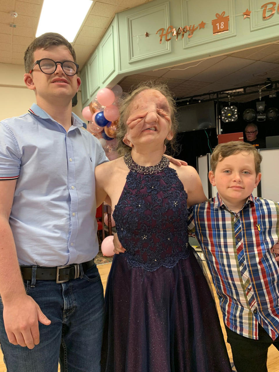 Lizzy with her brothers Matthew (left) and William (right) (Collect/PA Real Life)