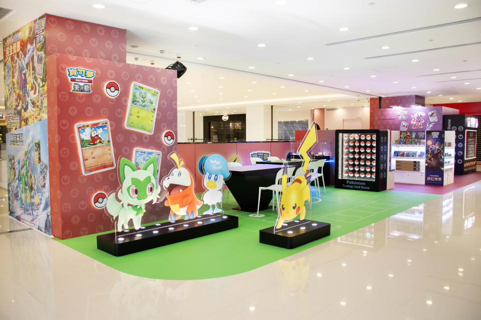 香港好去處｜Pokémon期間限定店登陸尖沙咀LCX！最新「緋紅薄霧」卡牌展示牆、4.3起開售 附設卡牌對戰教室