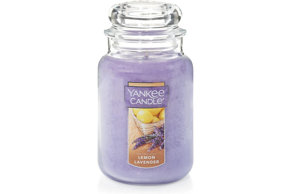 YANKEE CANDLE Jar Scented Candle, Lavender, Large 22-Ounce, 1073481EZ. (Photo: Amazon SG)