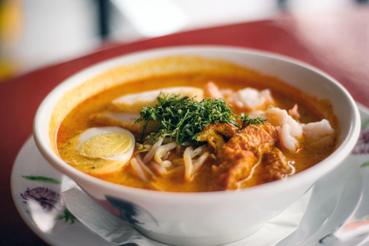 singaporean laksa soup