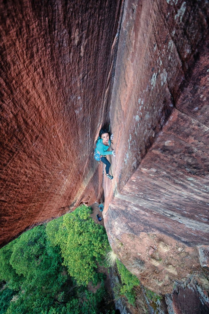 <span class="article__caption">Gisely Ferraz and <em>The Clamdigger</em> (5.11b), another Dobie techy classic. You find The Clamdigger at the Pillars area, currently Liming’s most developed crag with over 60 routes from 5.7 to 5.13+, including multiple 200m+ multipitch lines.</span>