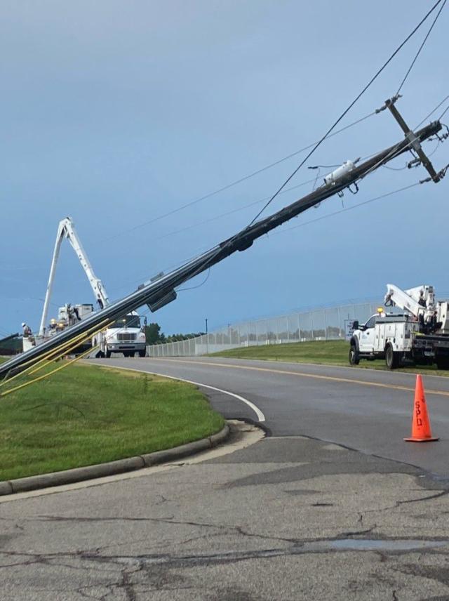 AES: Power restored after gusty winds knocked out power in Miami