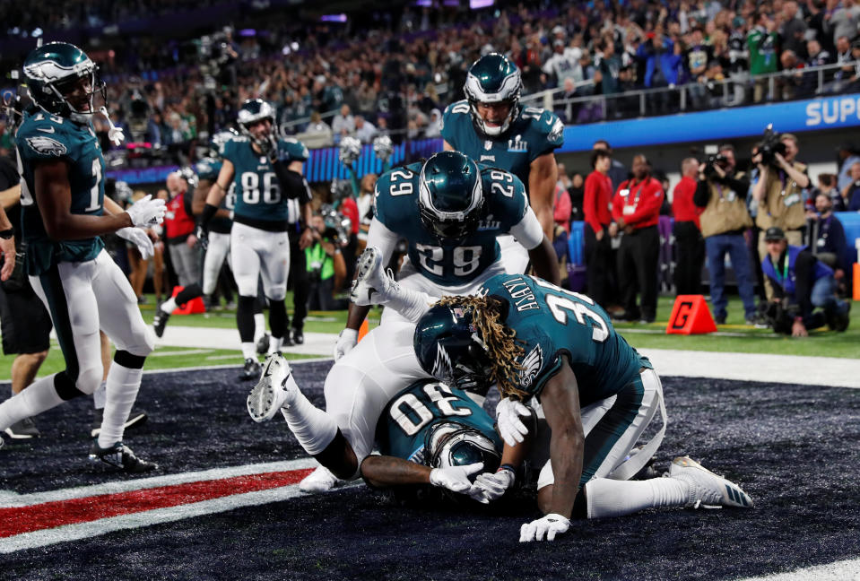 <p>Philadelphia Eagles’ Corey Clement celebrates scoring a touchdown with teammates REUTERS/Kevin Lamarque </p>
