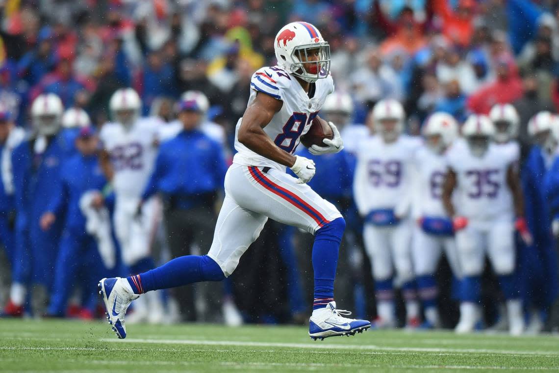 Oct 29, 2017; Orchard Park, NY, USA; Buffalo Bills wide receiver Jordan Matthews (87) runs with the ball against the Oakland Raiders during the first quarter at New Era Field. Mandatory Credit: Rich Barnes-USA TODAY Sports