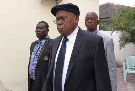 Opposition leader Etienne Tshisekedi (front) of the Democratic Republic of Congo makes a rare public appearance before meeting with France's President Francois Hollande, who is attending the 14th Francophonie Summit in Kinshasa October 13, 2012. REUTERS/Jonny Hogg