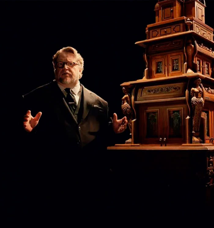 Guillermo del Toro presenta esta serie como lo hizo Alfred Hitchcock