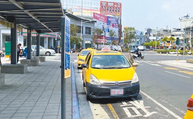 終結13年凍漲，屏東計程車費率將於5月1日起微調。（林和生攝）