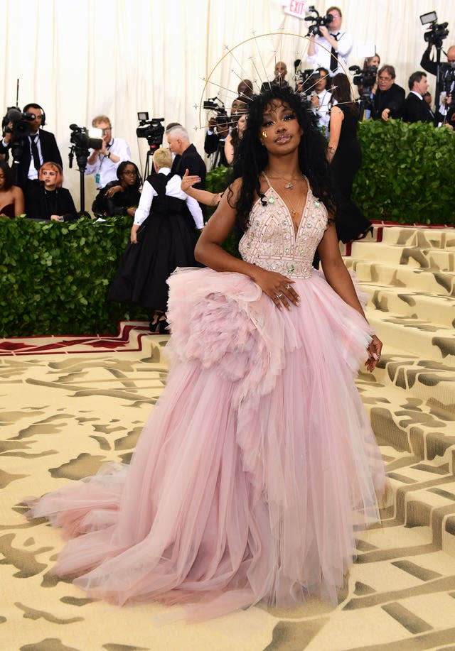 SZA in a pink dress 