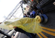 HOLLYWOOD, CA - FEBRUARY 22: Crew members carry a Oscar Statue for the red carpet for the 84th Annual Academy Awards at Hollywood and Highland on February 22, 2012 in Hollywood, California. (Photo by Michael Buckner/Getty Images)