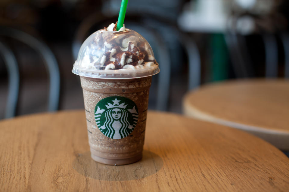 Wer kann oder will sich schon einen Frappuccino für rund 2.000 Dollar leisten? (Symbolbild: Getty Images)