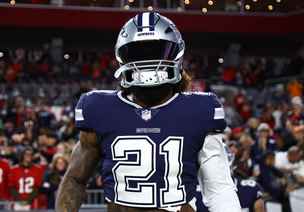 Patriots ease in Ezekiel Elliott slowly, and other observations